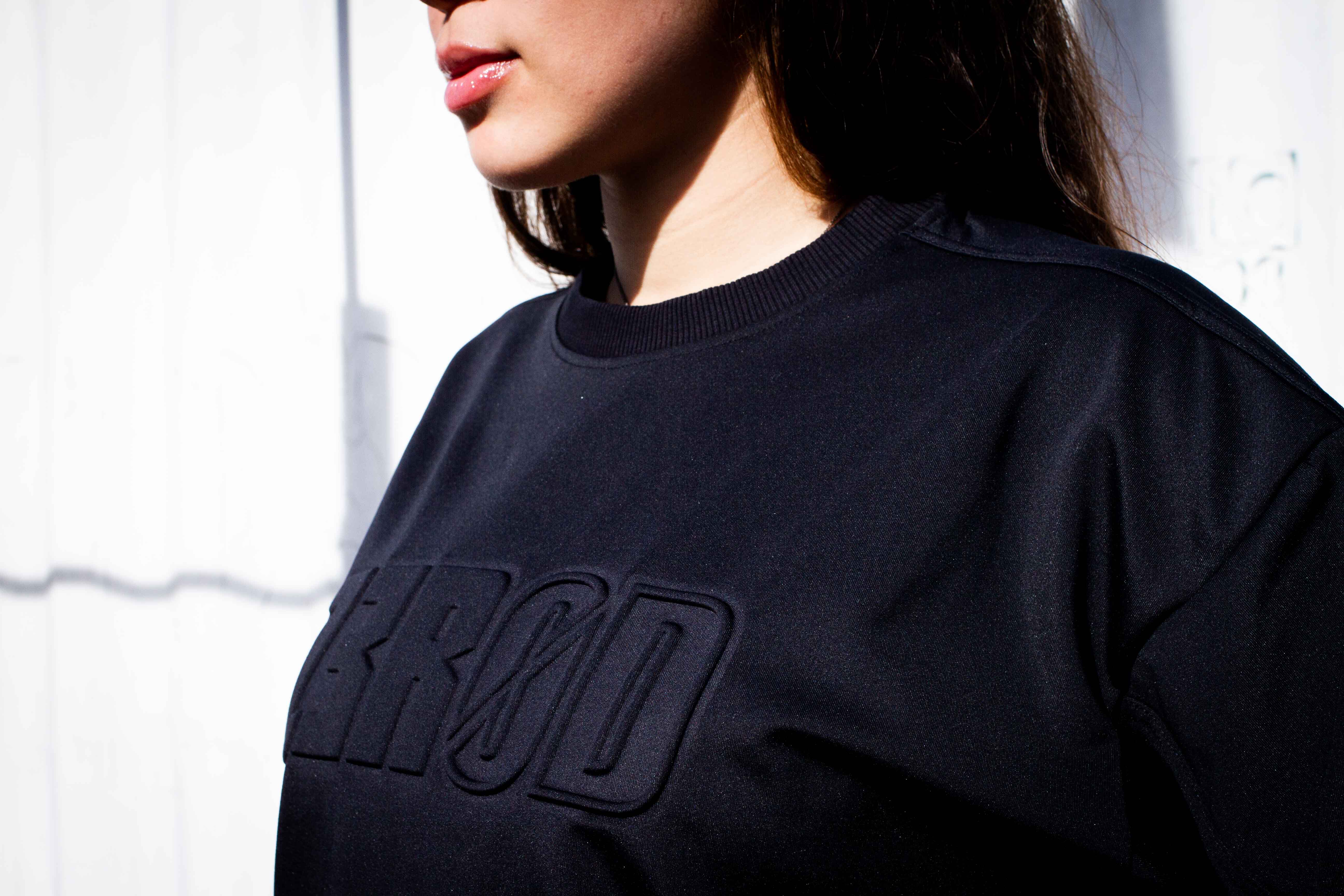 HYBRID TECH CROP SWEATER