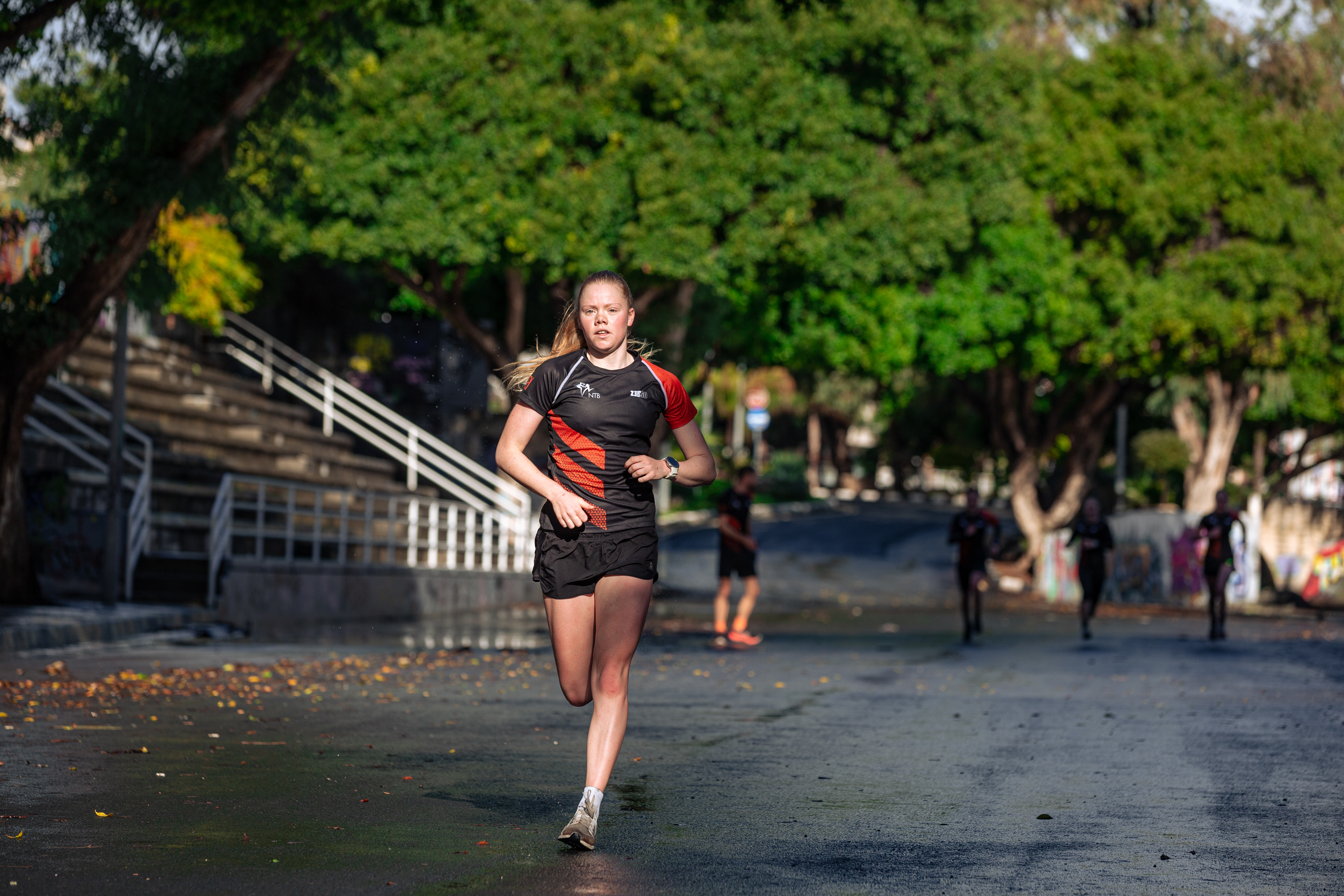 NETHERLANDS WOMAN RUNNING T-SHIRTS 