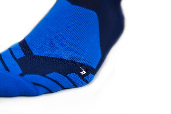 Z3R0D - Chaussettes hautes bleu marine avec logo blanc pour la course à pied et le vélo. 