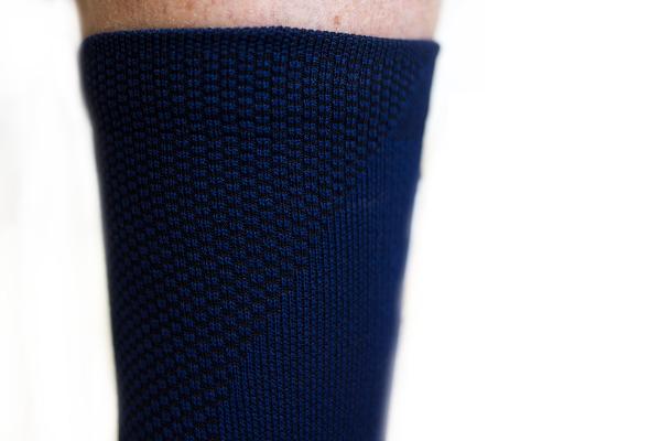 Z3R0D - Chaussettes hautes bleu marine avec logo blanc pour la course à pied et le vélo. 